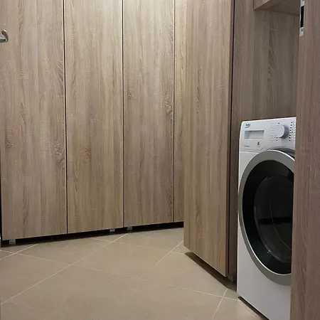 Apartment Coresi Long Freeparking Gbwifi